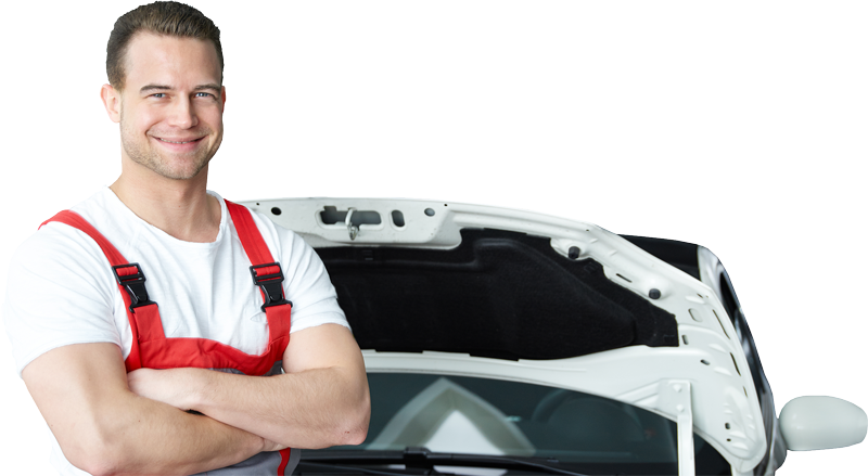Karriere_Kfz_Meschaniker_steht-vor-einem-Auto